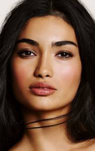 ����� ����