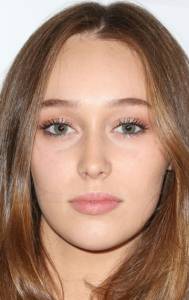 ������ ������ ���� Alycia Debnam Carey